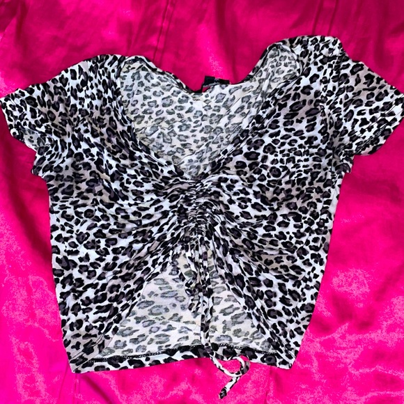 Forever 21 Tops - Forever 21 Snow Leopard Crop Top 🤍